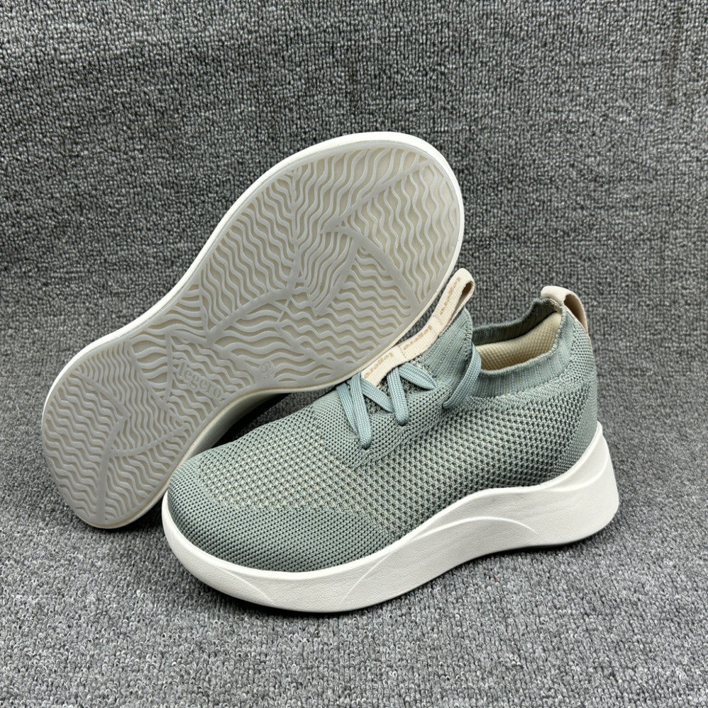Export of foreign trade orders for Italian mesh casual shoes spring and autumn outdoor men s and women s non slip lightweight sports shoes walking shoes image 1