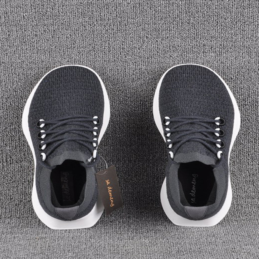 Men and women wearing breathable mesh walking shoes in spring and summer a casual and comfortable daily routine image 45