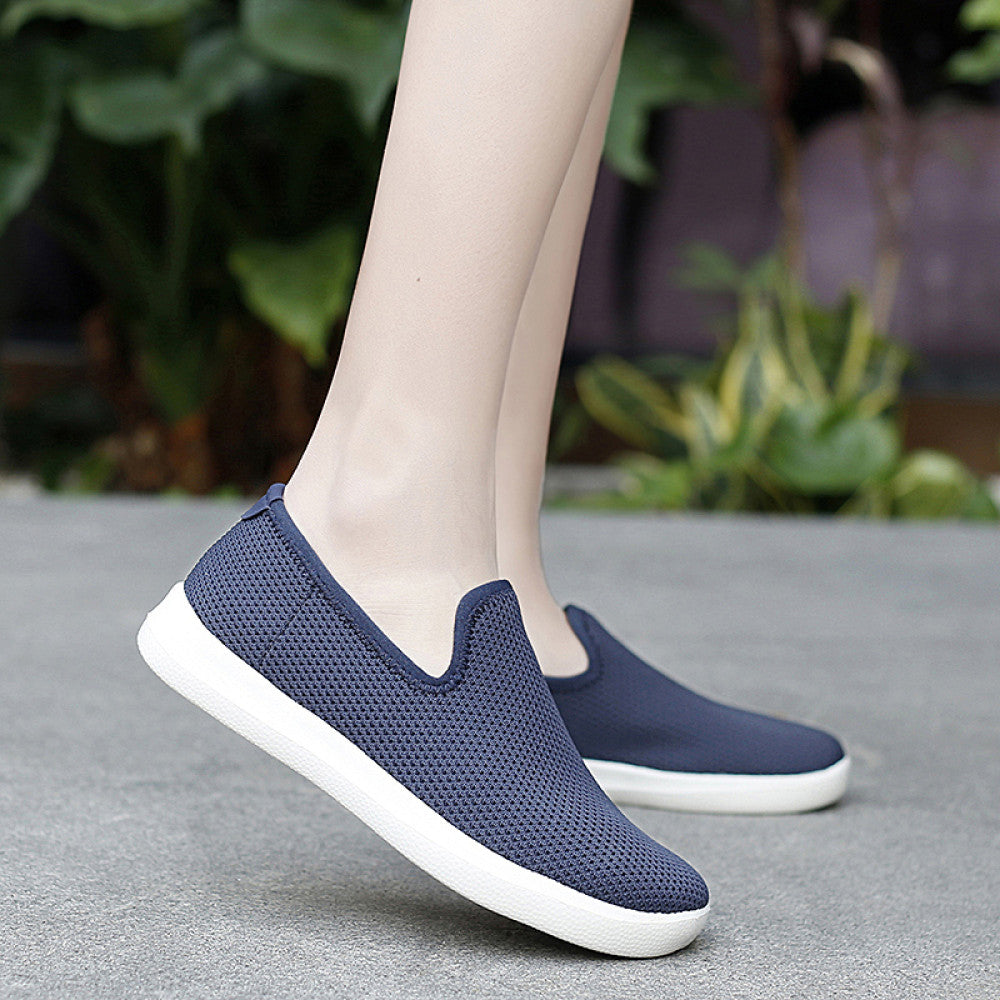 Middle aged and elderly mother s casual shoes lazy shoes flat shoes mesh shoes mother s shoes old Beijing cloth shoes elderly shoes image 3