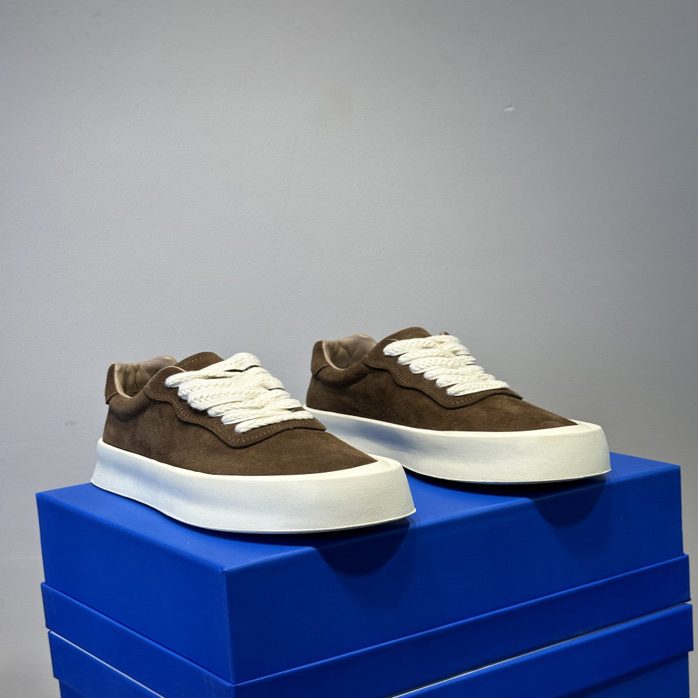 2025 Spring new style solid color sneakers comfortable soft sole heightened lightweight outdoor leisure sports men s shoes image 1