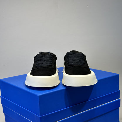 2025 Spring new style solid color sneakers comfortable soft sole heightened lightweight outdoor leisure sports men s shoes image 2