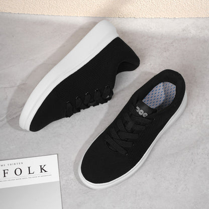Stepping on poop flying woven black and white board shoes lightweight and breathable comfortable for both men and women sports and leisure shoes skateboard shoes pure black walking shoes image 3